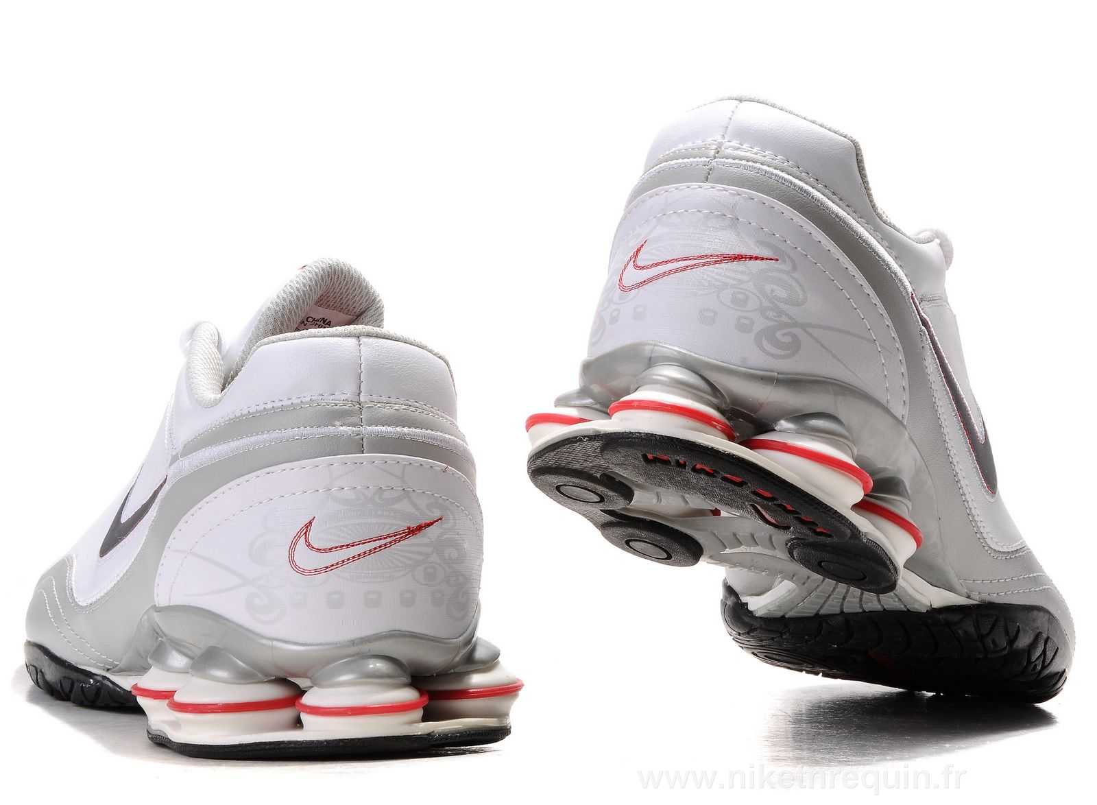 Gris et Blanc Nike Shox R5 (2).JPG